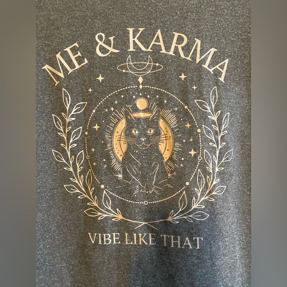 SOLD!!!!!!



Taylor Swift Inspired Karma Cat Graphic Tee
